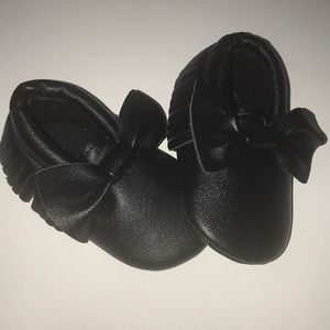 Black Baby Moccasin with Bow 0-6M